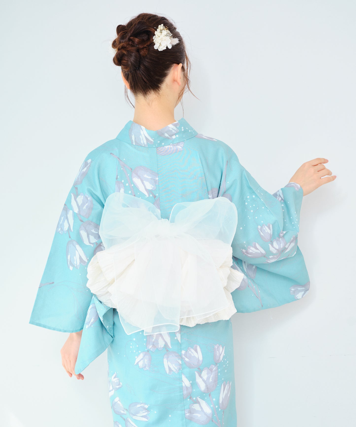 凛と舞うチューリップ