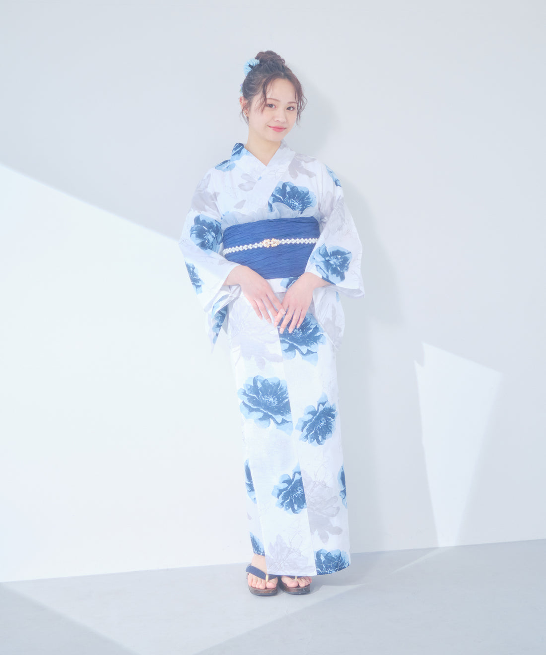 [浴衣一式] 水彩に煌めく蝶々