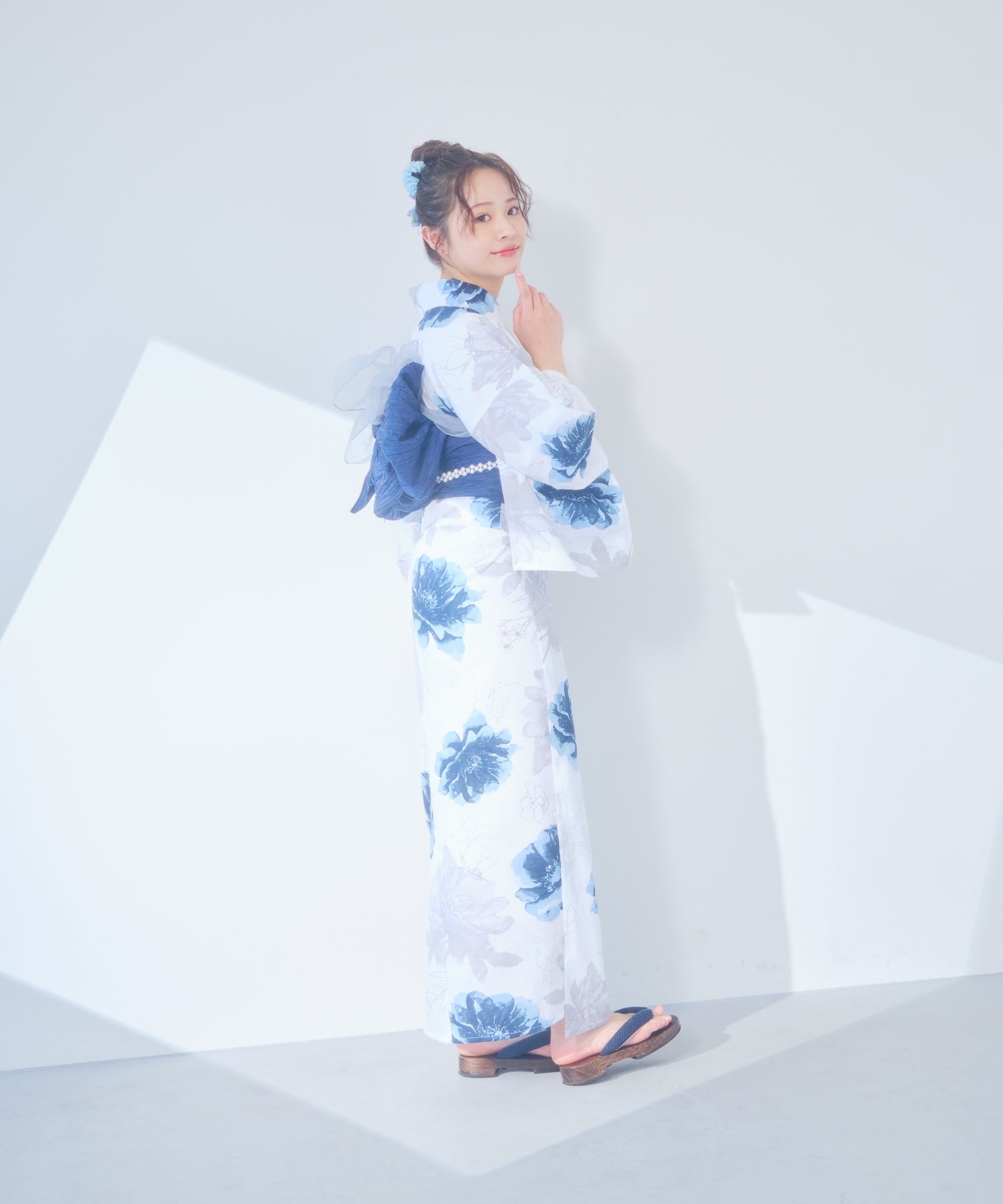 [浴衣一式] 水彩に煌めく蝶々