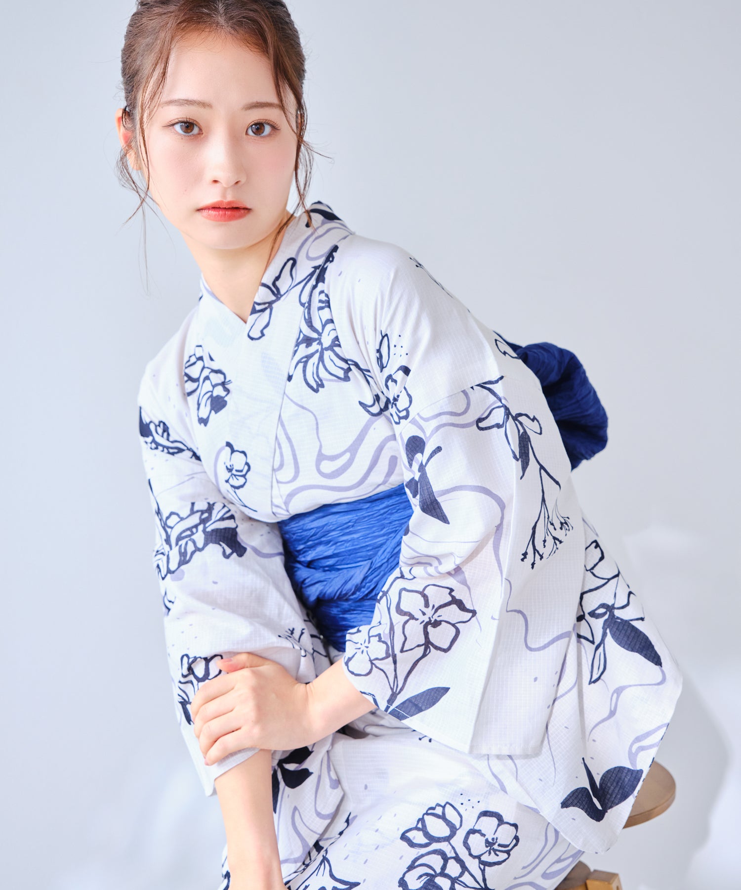 [浴衣一式] モダン頂花(消炭色)